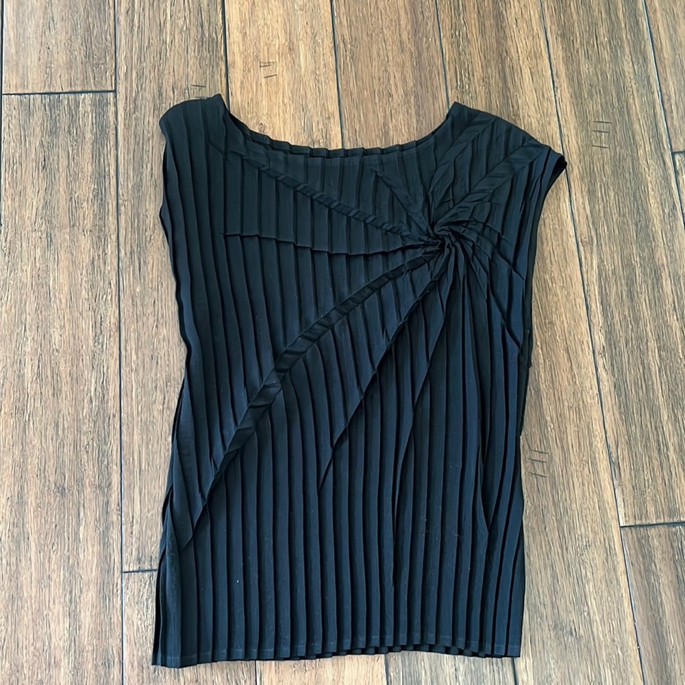 Babette San Francisco I Black Sleeveless Top and matching skirt